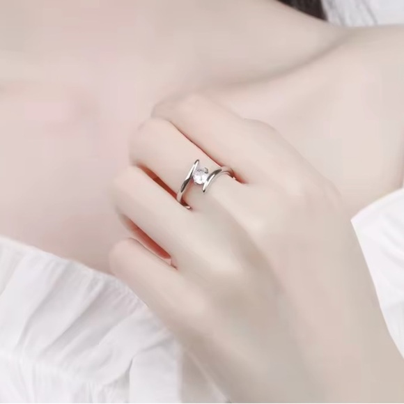 Zara Jewelry - S925 Silver Simple Generous Zircon Ring.